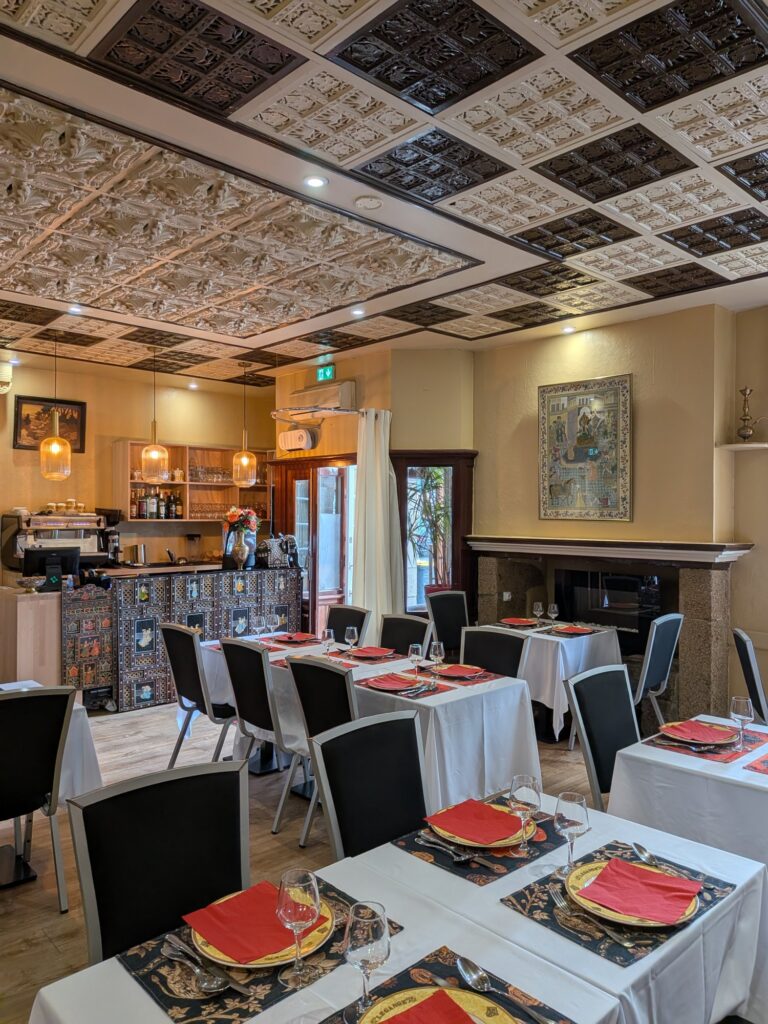 gange salle principale bar entrée